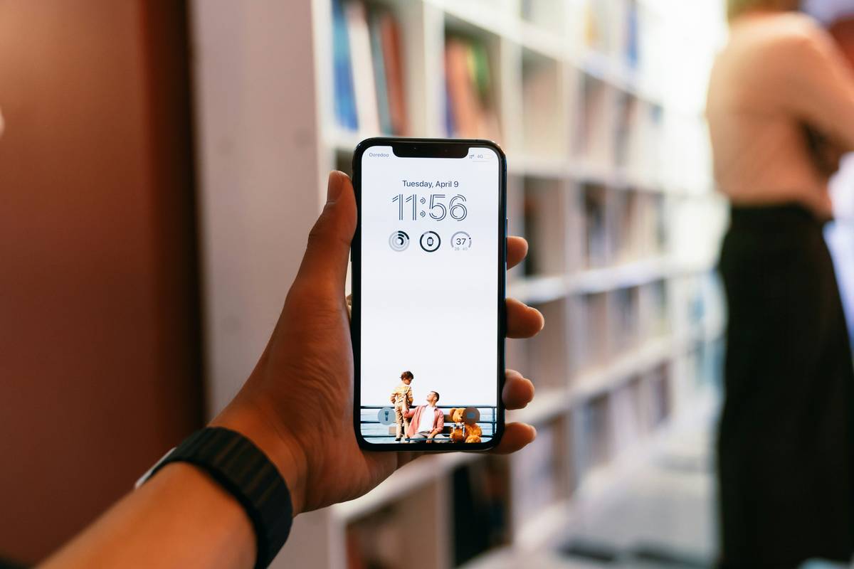 ios workout timer offline interface showing interval countdown in airplane mode
